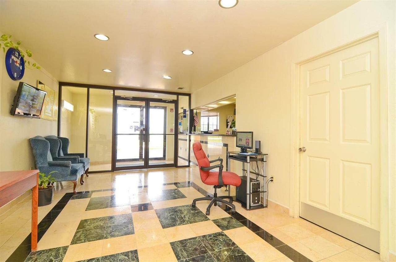 Pine Point Inn & Suites Smithville Εξωτερικό φωτογραφία