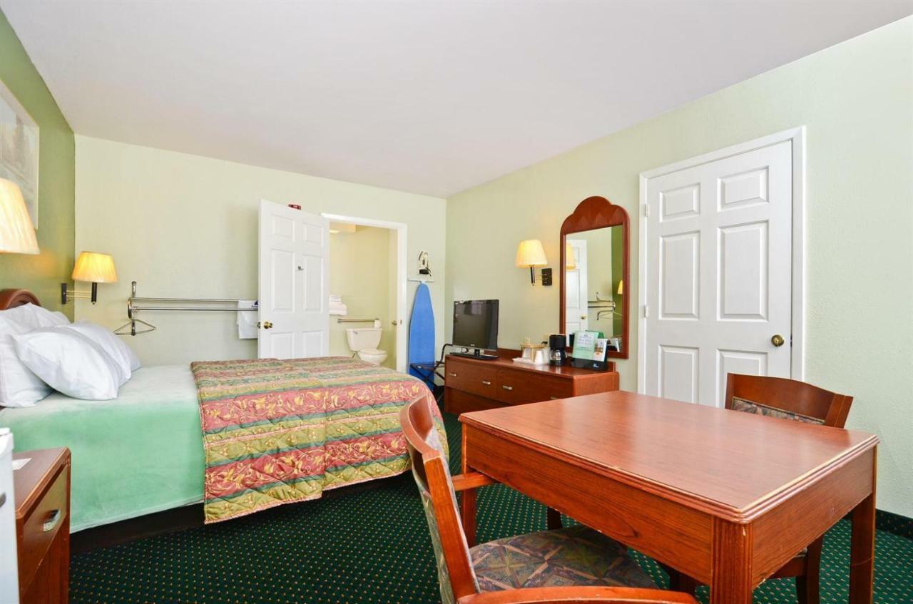 Pine Point Inn & Suites Smithville Εξωτερικό φωτογραφία
