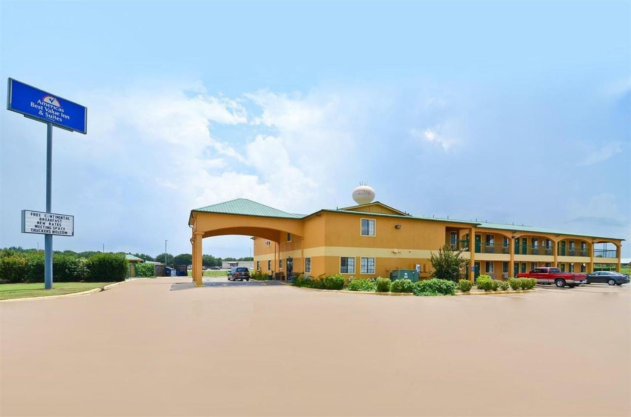 Pine Point Inn & Suites Smithville Εξωτερικό φωτογραφία