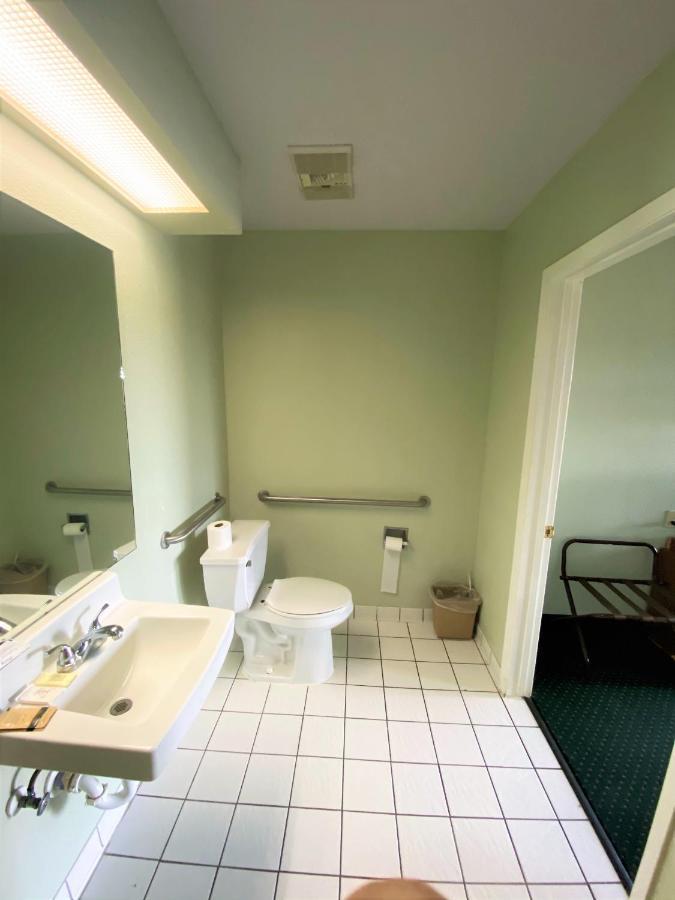Pine Point Inn & Suites Smithville Εξωτερικό φωτογραφία