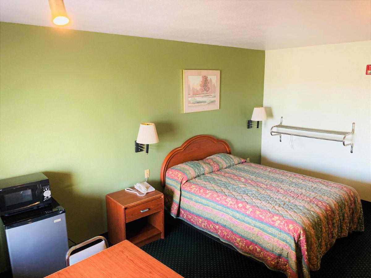 Pine Point Inn & Suites Smithville Εξωτερικό φωτογραφία